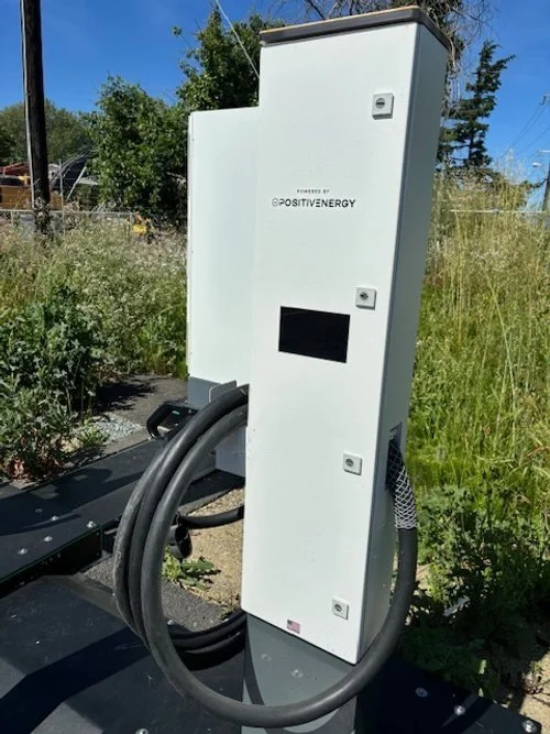 PositivEnergy pedestal charger deployed for bus electrification pilot